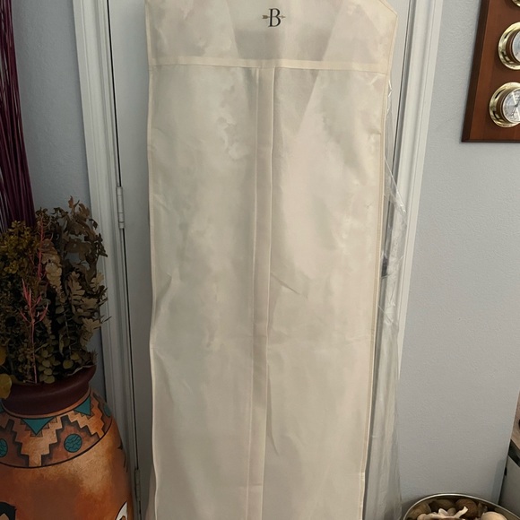 Beautiful Lace Wtoo by Watters Francila Gown. Purchased from BHLDN Anthropologie - Picture 5 of 10